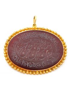 Anhänger Arabische Buchstaben aus braunem Harz 18 K Gelbgold 24,3 Gramm
