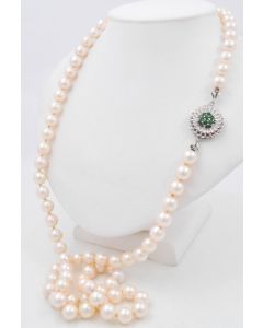 Perlenkette  18 K Weißgold 7 Smaragde 59 Gramm 70 cm